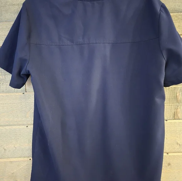 Figs The Catarina One-Pocket Scrub Top Navy Blue in Size Medium - Picture 7 of 7
